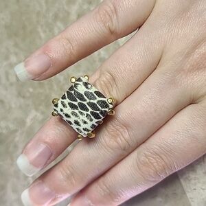 snake pattern pillow ring gold tone setting
